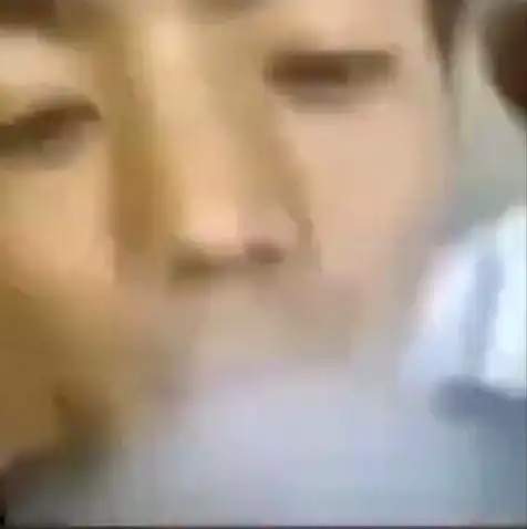 丁真酒店抽烟视频曝光,吞云吐雾姿势老练,曾自曝不抽烟不喝酒