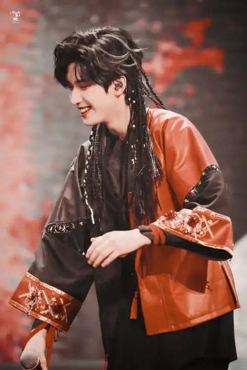 严浩翔刀马旦舞台