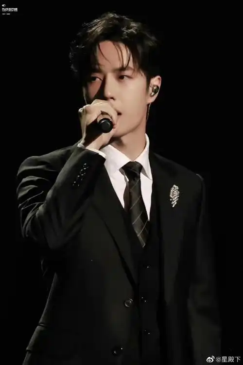 王一博格纹领带造型##王一博