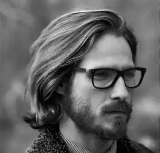 在油头大热的年代,总有一波文艺青年偏爱中长男生发型