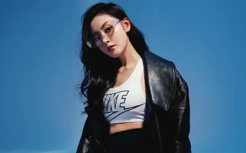 张天爱性感运动风写真桌面壁纸