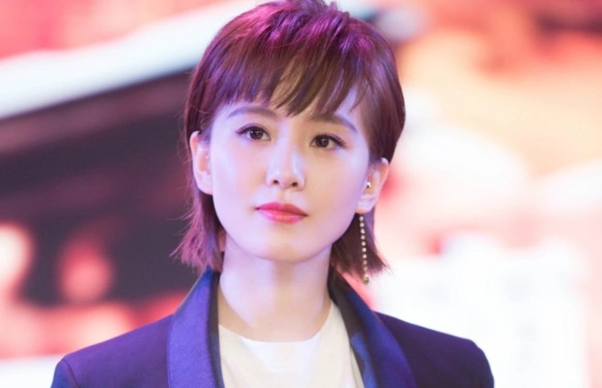 刘诗诗出席活动的短发造型,网友:终于找到短发的正确打开方式了