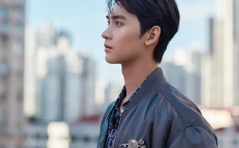 青年演员黄俊捷帅气图片写真