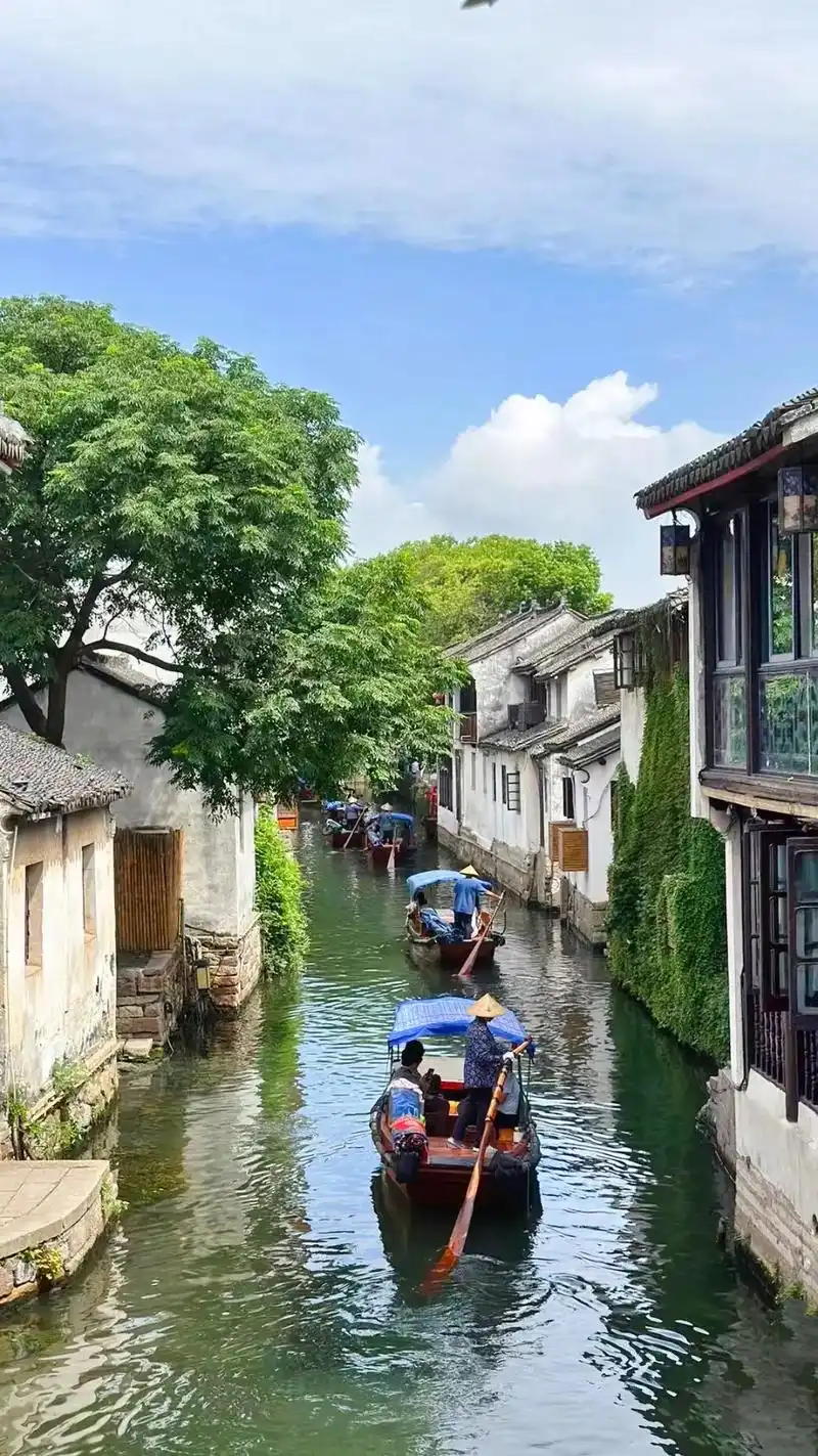 周庄古镇,被誉为 "中国江南第一水乡"周庄古镇坐落于江苏省苏 - 抖音