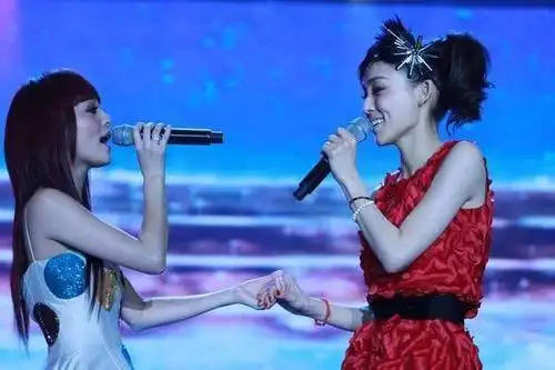 从朋友到"敌人", 张韶涵和范玮琪"姐妹情深"的背后都有哪些故事?