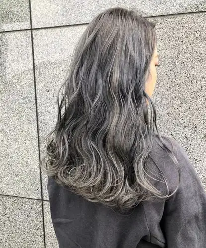 发型欣赏中长发水波纹卷