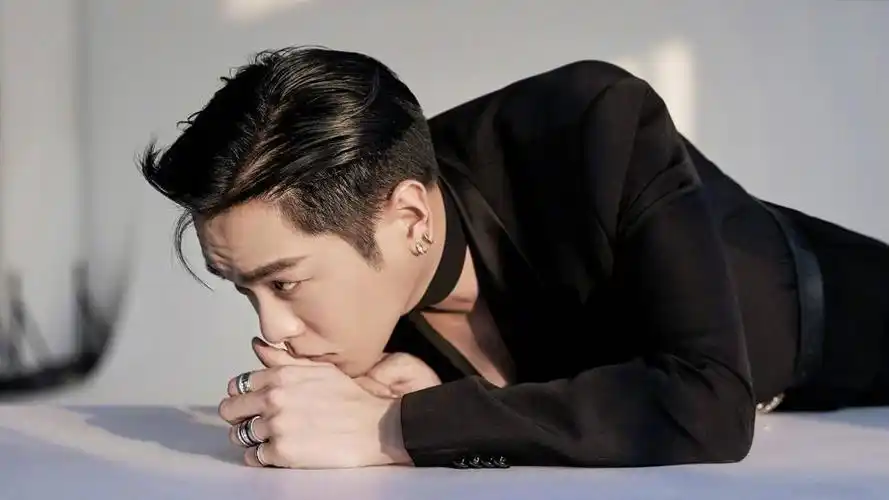 时尚型男张若昀霸气高冷写真,高清壁纸图片,大陆明星-回车桌面