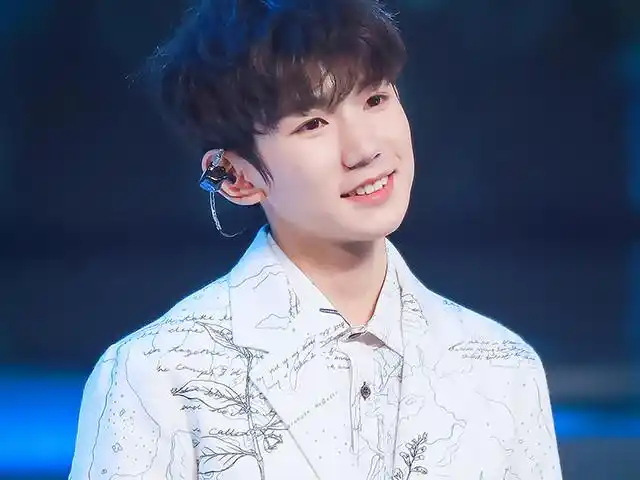 王源郑爽肖战杨洋任嘉伦谭松韵治愈笑容温暖我们的心