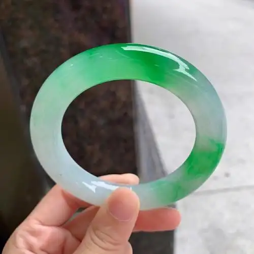 冰种阳绿翡翠手镯胖圆条镯子