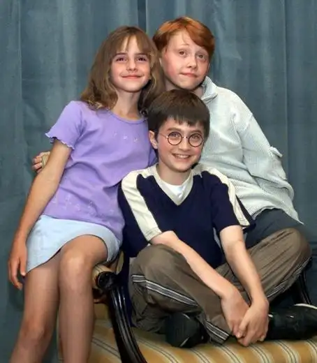 传赫敏与哈里王子相恋 公主发型落落大方