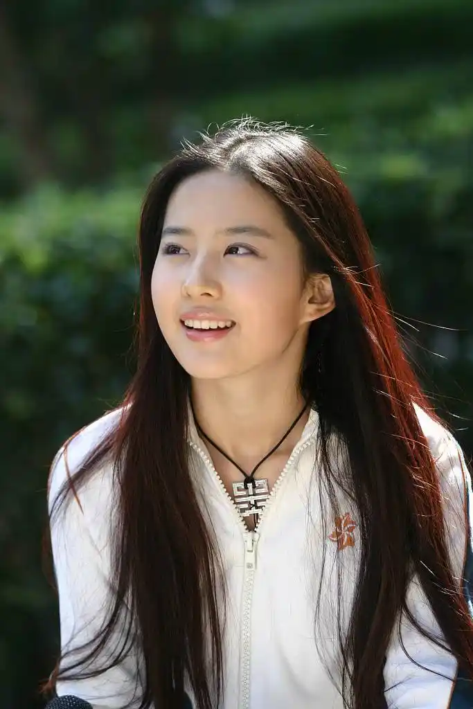 神仙颜值!刘亦菲17岁运动装旧照曝光 "小龙女"造型惹回忆