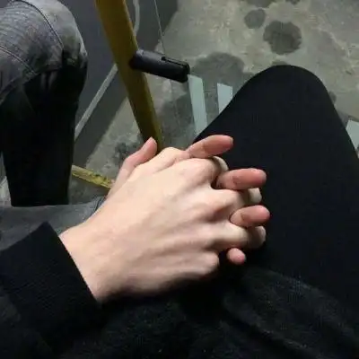 手控男女牵手头像 男女各一只手牵手图片头像_情侣头像_美头网