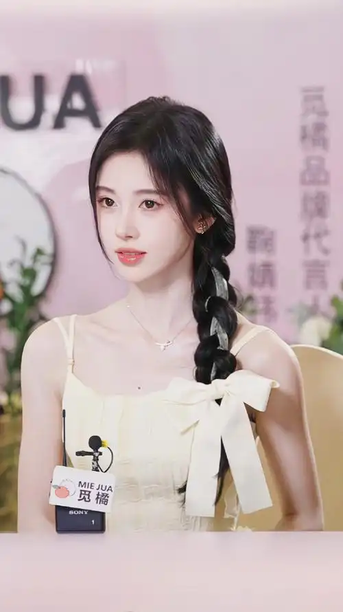 赵露思鞠婧祎直播状态