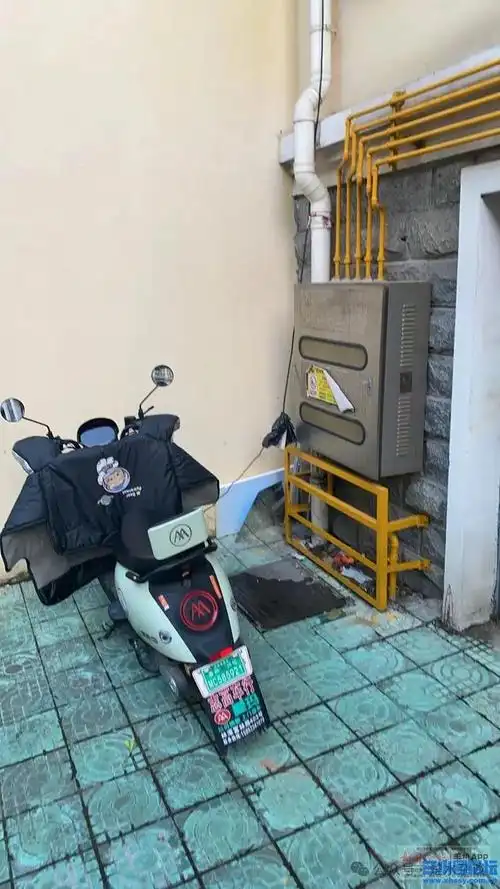 [品味兴化]兴化戴南城东小区部分居民电动车充电不规范