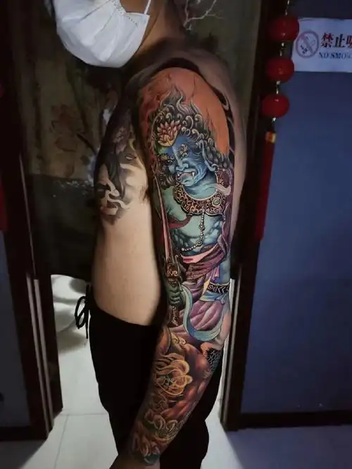 超级帅的不动明王花臂