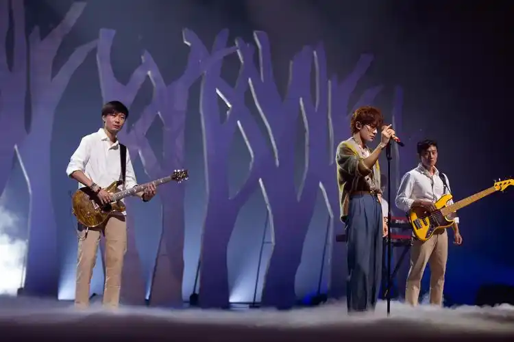 易烊千玺 tfboys日光旅行七周年演唱会