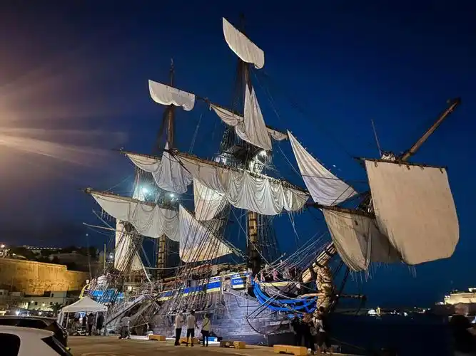 世界上最大的木制远洋帆船靠岸马耳他瓦莱塔