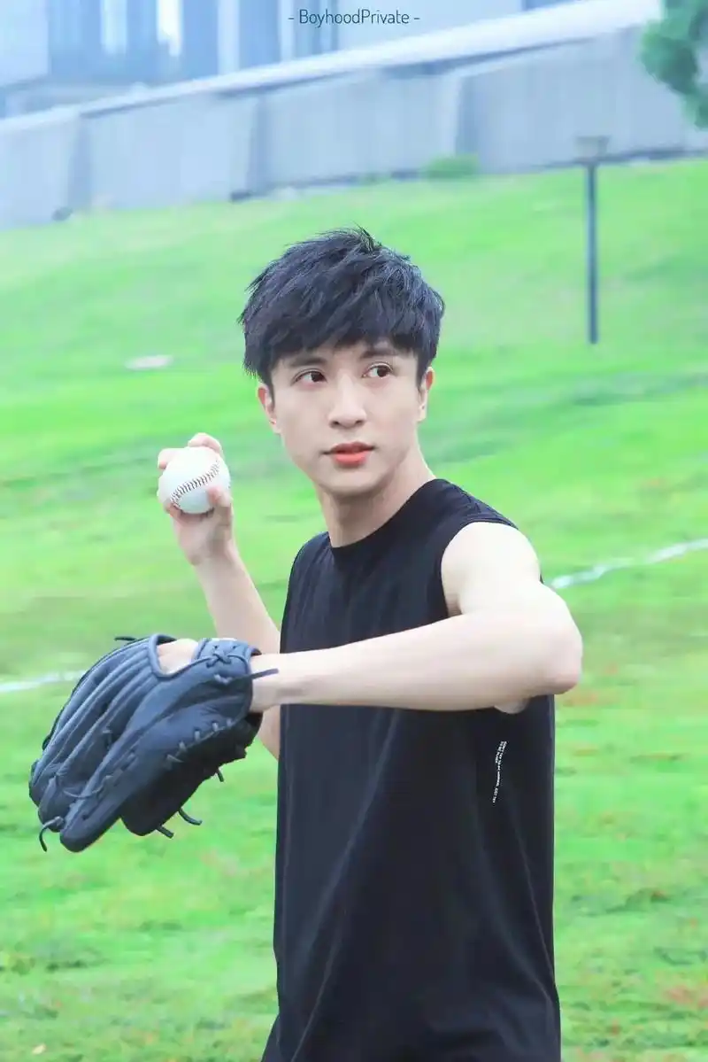 薛之谦 #陶西 #我们的少年时代 怎么就40了我第一次喜欢 - 抖音