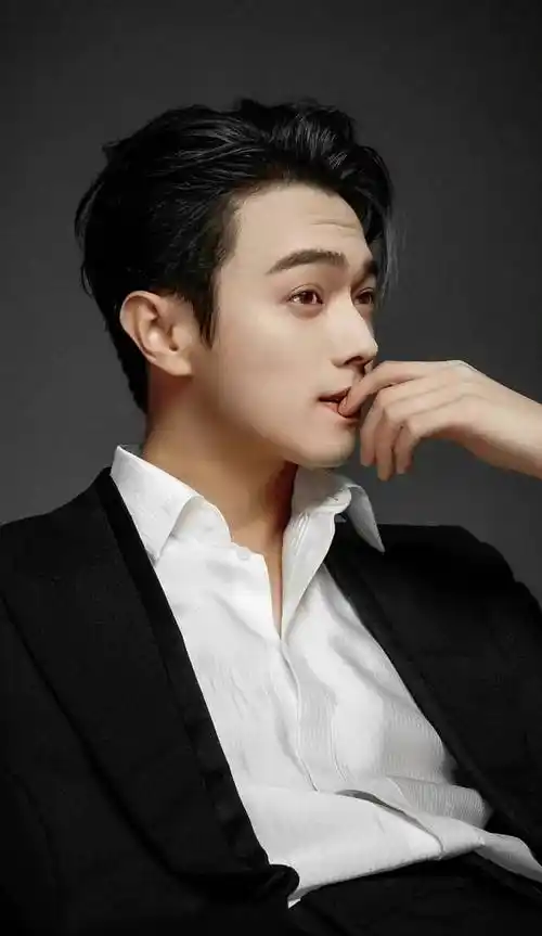 许凯西装路透状态今晚见面会直播截图