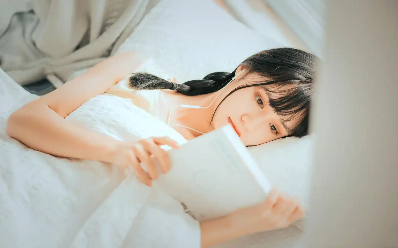 首页 桌面壁纸 美女壁纸 性感少女居家文艺写真图片壁纸 1920_1200