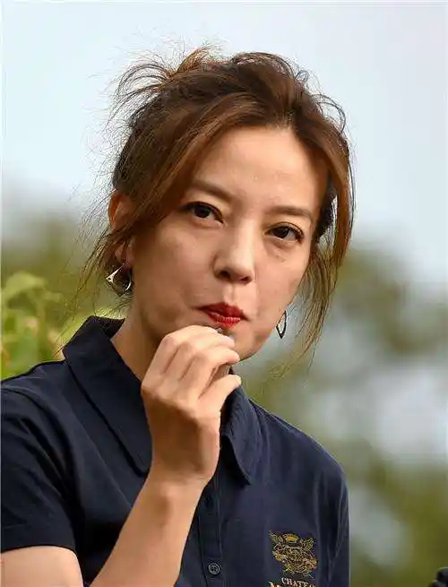 42岁的赵薇林心如马伊琍素颜照曝光:谁是真女神一眼便知!