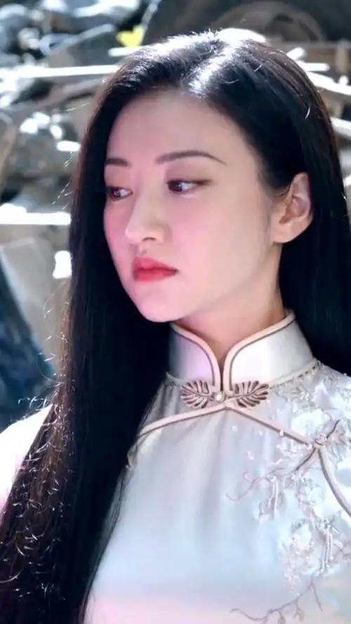 景甜和古力娜扎,两大女神的旗袍对比,哪个更好看