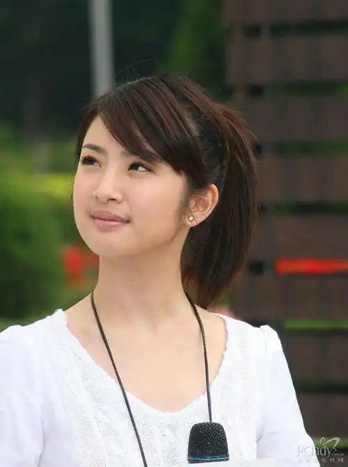 hold住发型 大饼脸依然漂亮的女星