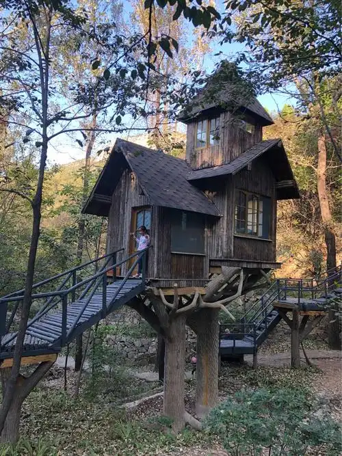 在童话里的小木屋住了一夜