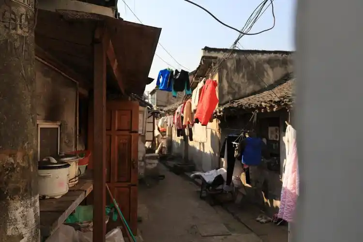 上海的"贫民窟",蜗居环境让人心酸,巷子杂乱像迷宫