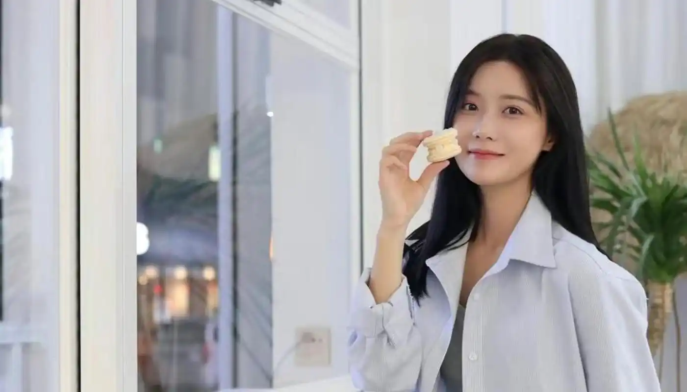 陈意涵披肩散发生活照合集