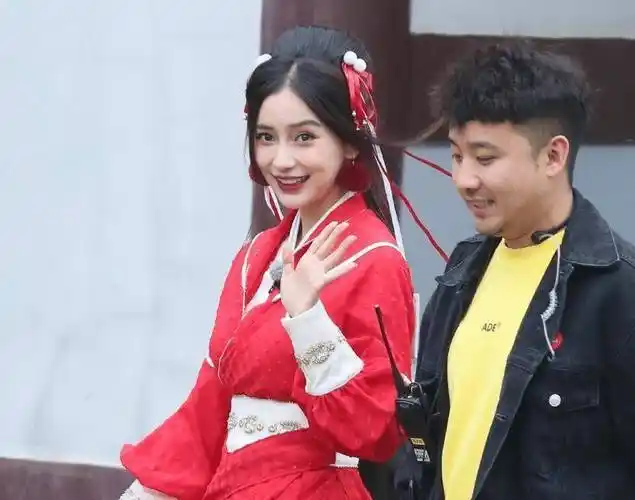 原创《奔跑吧9》新路透:全员cos古装人物,蔡徐坤还帅到热搜榜上_杨颖