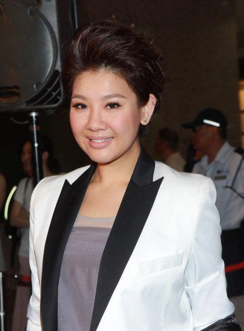 "张国荣经纪人"陈淑芬:当年答应帮沈殿霞照顾女儿,她做到了吗_郑少秋