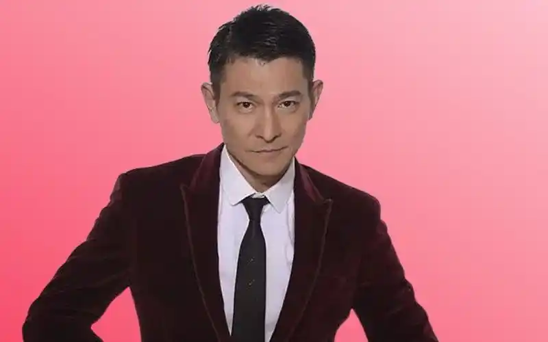 曾看不起四大天王,竟还学刘德华隐瞒爱情?如今年过半百老婆仍是谜