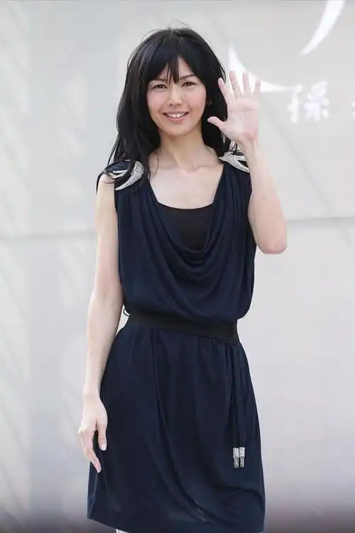 孙燕姿皮肤真实照片(40岁孙燕姿素颜近照)(9)