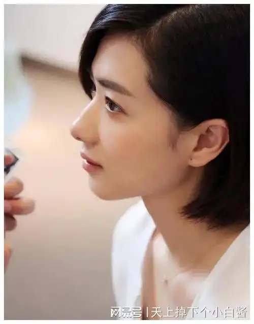 妩媚的万茜,眼睛媚光闪耀,谁能阻挡|梅婷|孙俪|江疏影|刘诗诗|刘亦菲