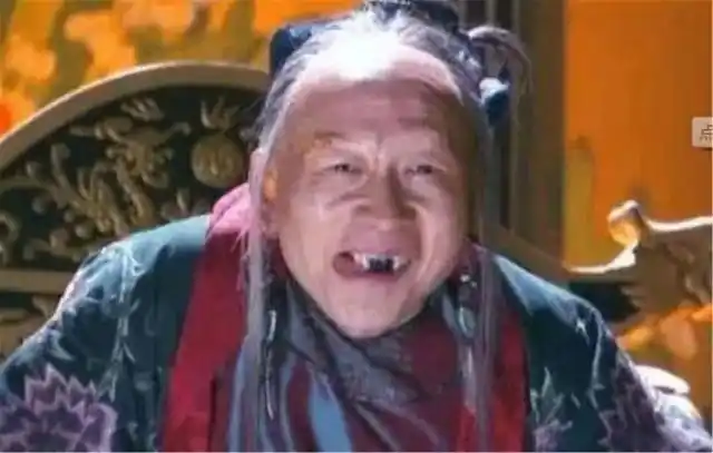 身为湘西铁掌帮帮主裘千仞的妹妹,三小姐裘千尺一手铁掌掌法使得出神