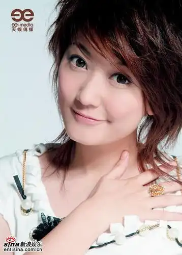 资料图片湖南娱乐频道艺员2005超女夏颖