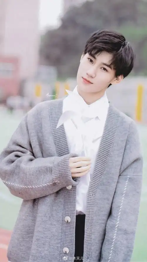 夏日少年派上线帅气体委张真源自信阳光好少年张真源夏日少年派