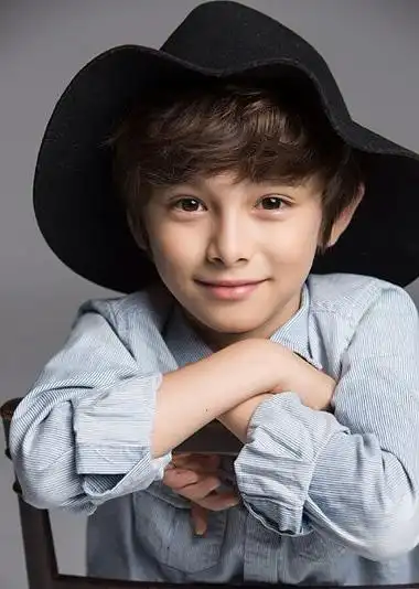 萌童新春发型大作战 中长发造型多气质小男神