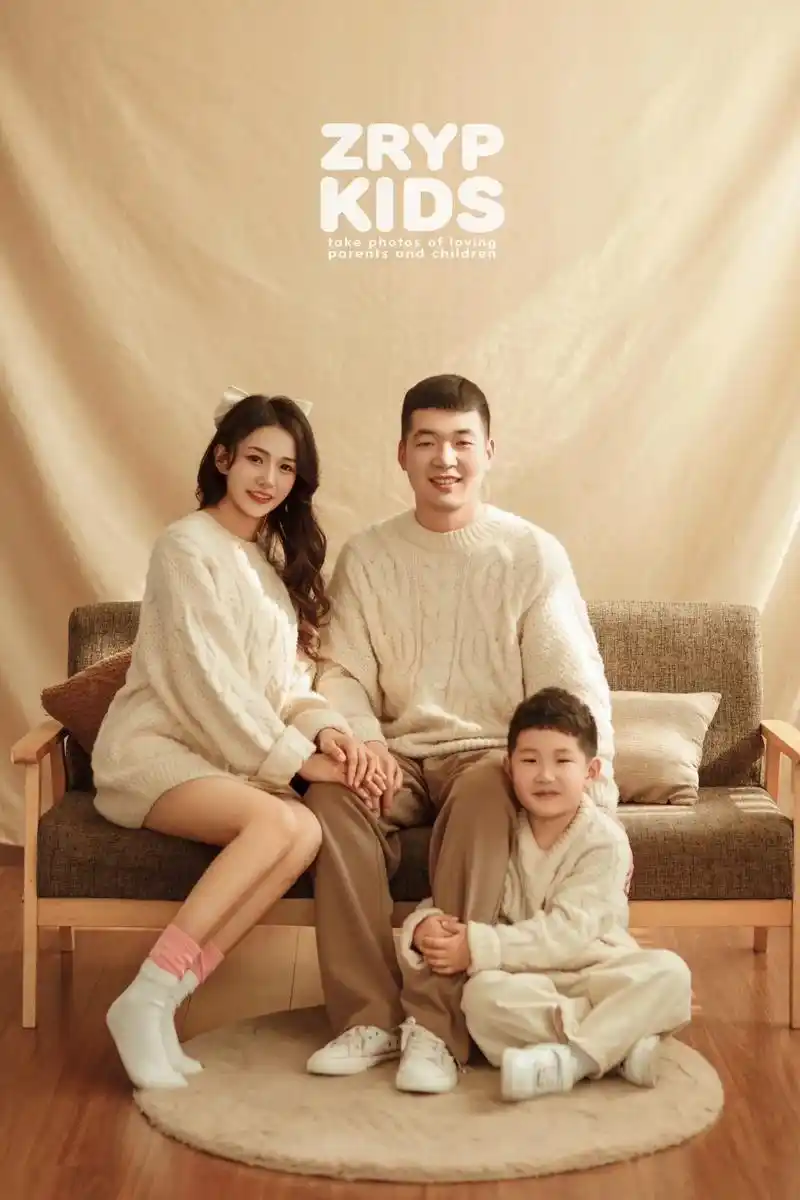 居家纪实亲子照9869996997温馨有爱的三口之家全家福#客片