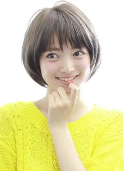 款短发对脸型的要求极高,小脸美眉绝对能完美驾驭,干净利落的短发设计