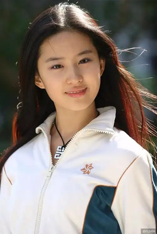 不俗的颜,美好的身形 即便放到现在,也会让人疯狂迷恋呀~ 2007