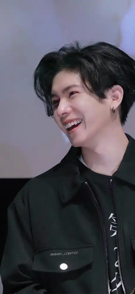 杨宇腾丨可盐可甜,超级好看的全面屏壁纸_腾讯新闻