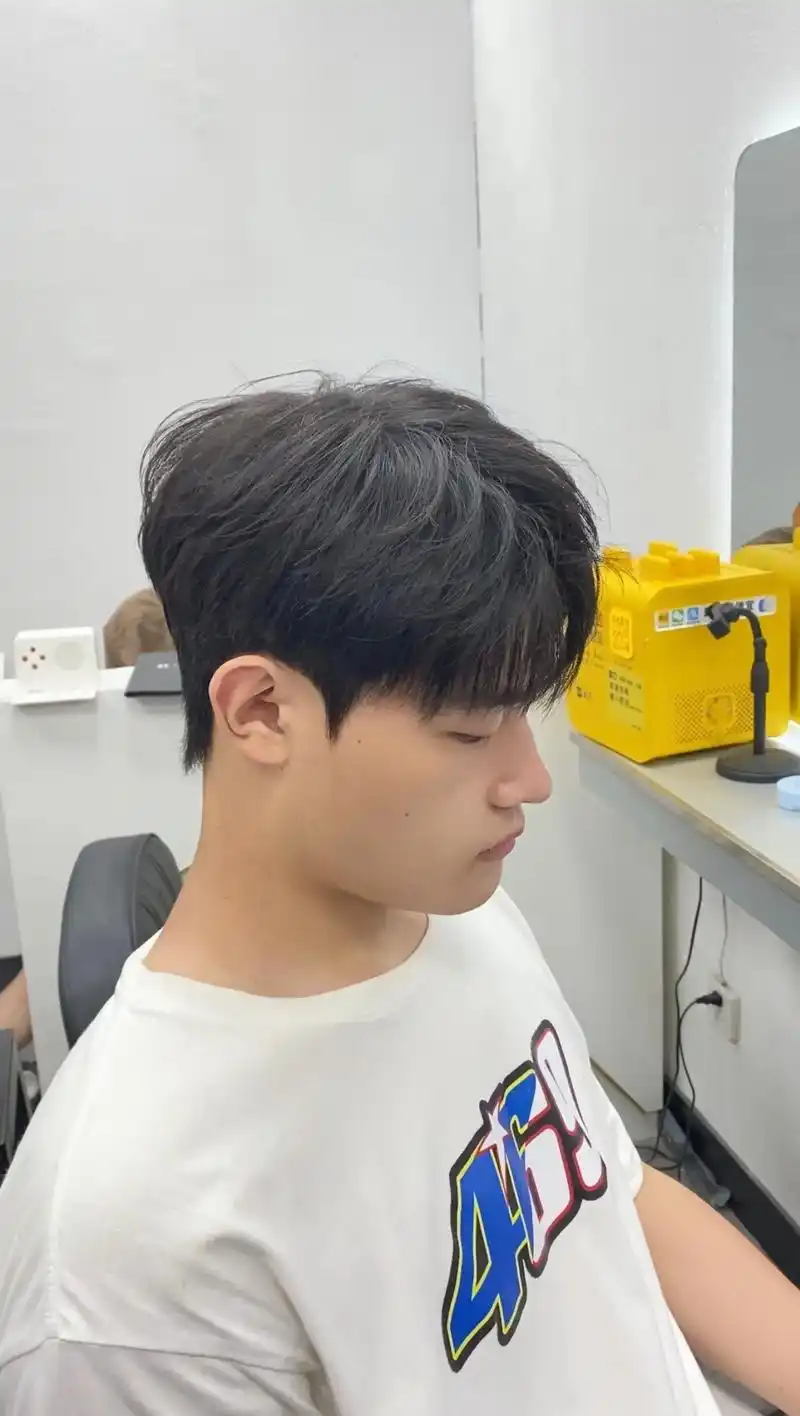 服帖烫,微分碎盖!很韩系的一款发型,微分碎盖,适合大部分人群 - 抖音