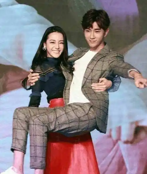 这次公主抱邓伦却直接笑弯了腰_威亚_时候_体重