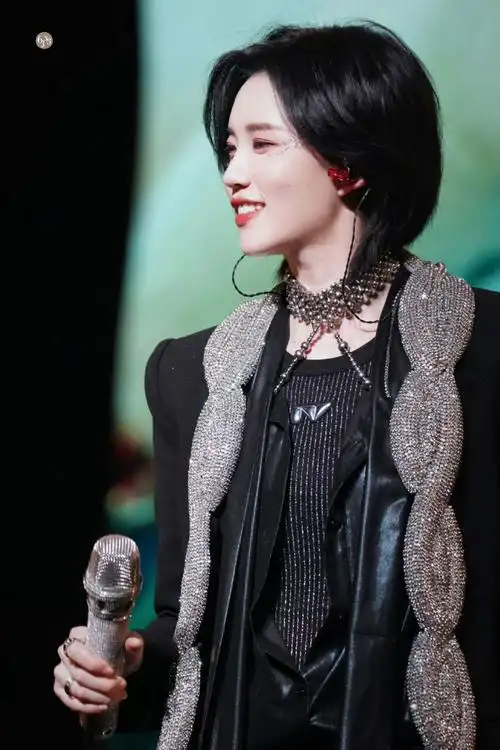 陆柯燃生日会舞台路透