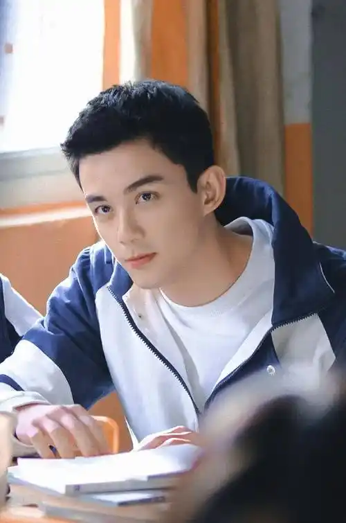 内娱初恋脸明星,赵丽颖王一博杨紫杨洋谭松韵,总有你喜欢的一款_月光