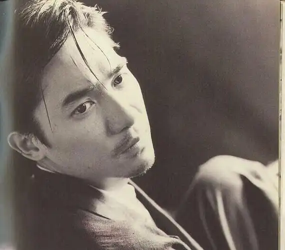 梁朝伟小时候好萌啊!