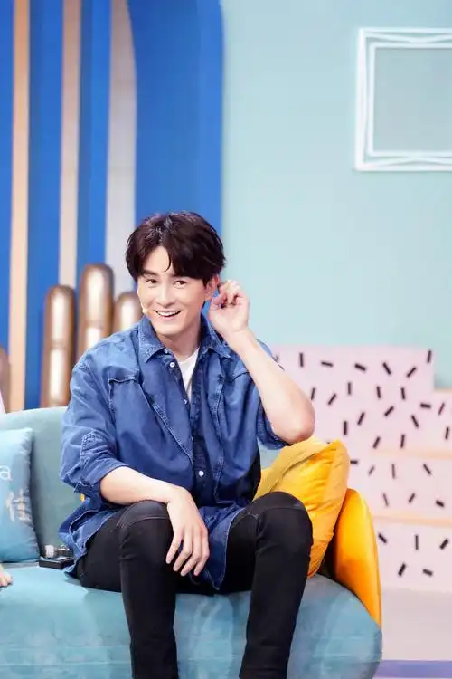 郑元畅《花花万物》谈戏剧力量 自创吻戏"高能借位"绅士手