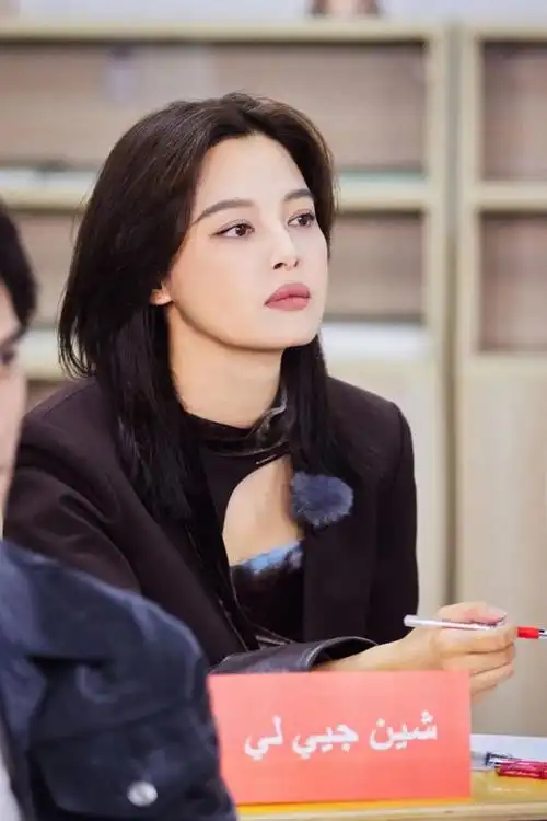 从发型到嘴圈粉还得是辛芷蕾